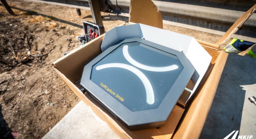 Tíz szupertraffipaxot helyeztek ki az M1-es autópályára - azonnali visszajelzést ad