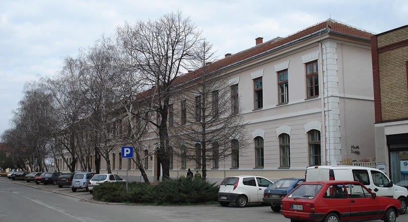 Elöntötte a víz a gimnázium épületét másfél hónappal a felújítás után