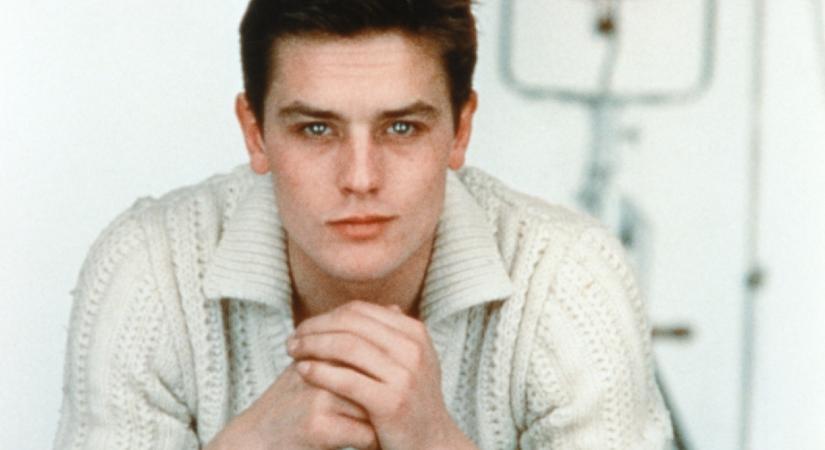 Felismerhetetlen a nők egykori bálványa, az acélkék szemű szívtipró: így néz ki ma a 88 éves, nagybeteg Alain Delon
