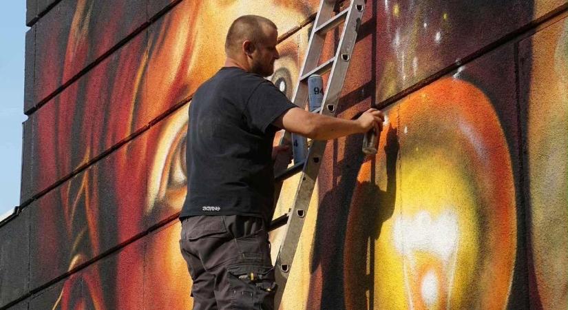 Közösségépítés festékszóróval – Avagy, egy egyáltalán nem illegális graffitis (videó)