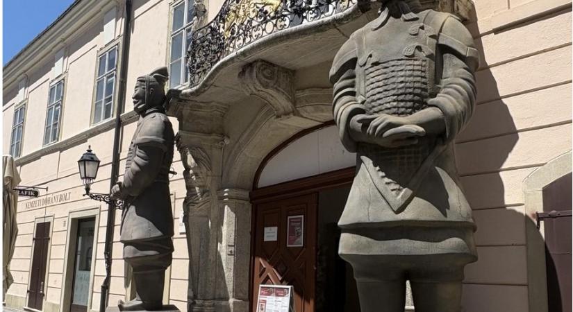 Halhatatlan harcosok és Modern Árkádia