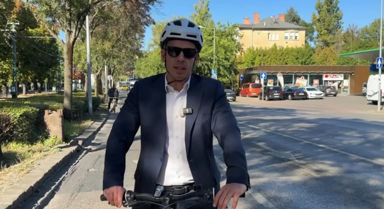„Kétévesen elszöktem egy szökőkúthoz” – Kerékpározás közben nosztalgiázott és szúrt oda az ellenzéknek Magyar Péter