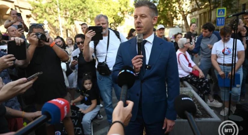"A rezsit is egyben fizetjük, a béremelést sem részletekben kérjük!" – Magyar Péter ezt vàlaszolta a tüntetőknek