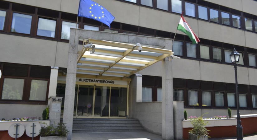 Alkotmánybíróság elé viszi a Fidesz az otthon startos kiemelések felfüggesztését