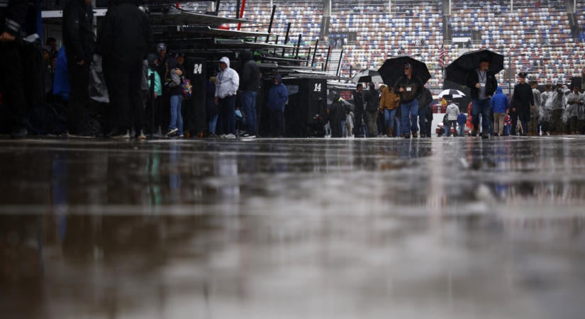 NASCAR: Törölték a komplett szombati napot Charlotte-on