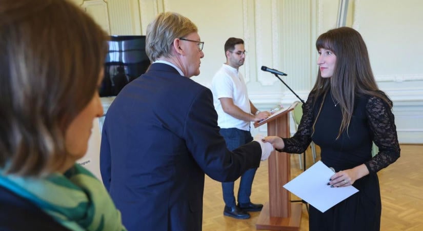 Csaknem 90 millió forintot osztott szét a Szegedi Tudományegyetem a hallgatók között  fotók