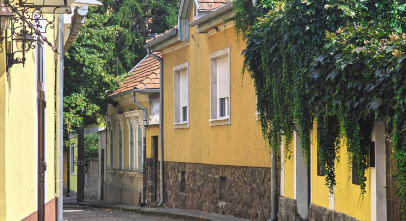 Tömegesen hagyják el a fővárost a tehetős vevők - 100 millió felett már az agglomerációban vásárolnak