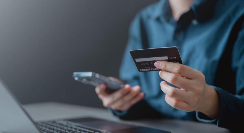 Az online csalók nem mentek el nyári szünetre