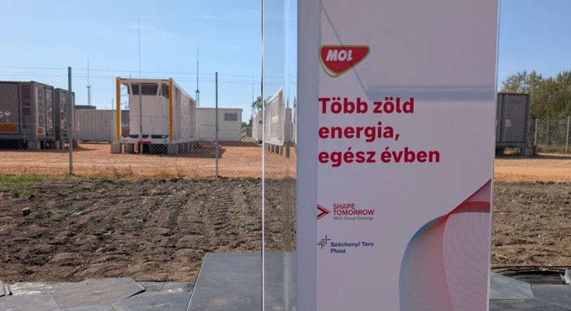 Új napelemparkot és energiatárolót adott át a MOL Algyőn
