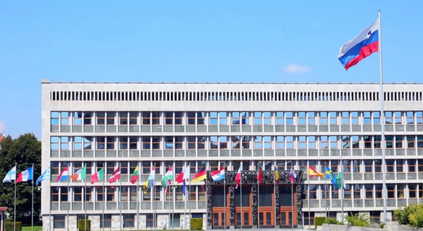 Bizalmatlansági indítványt nyújtott be az ellenzék a szlovén külügyminiszter ellen