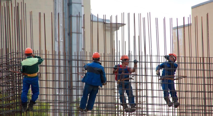 40 megyében csökkent a dolgozók száma, egyben nőtt
