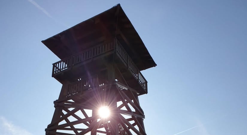 A Bakony hegyeitől a Balatonig: újra várja a kirándulókat a Majer Antal-kilátó