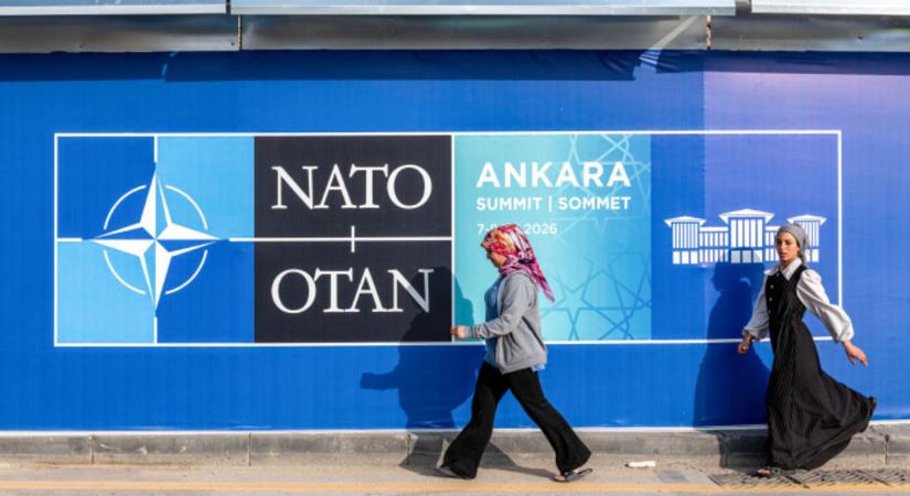 Az ankarai NATO-csúcson a szövetség maradt, a bizalom fogyott