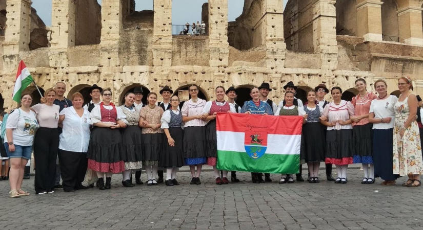 Magyar néptánc a Colosseum árnyékában: somogyi táncosok hódították meg Rómát