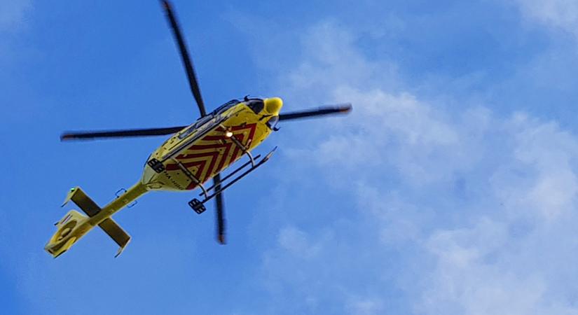 Áll a forgalom, mentőhelikopter is érkezett az M7-esre!