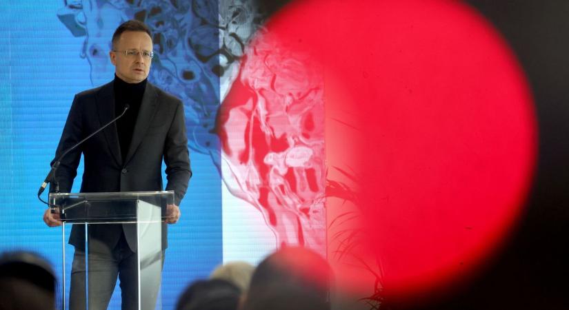 Botrány robbant a kormányinfón: Magyar Péter megfenyegette Szijjártó Pétert a BYD-s kinevezése miatt - "Nem is biztos, hogy ez a munkakör megvalósul"