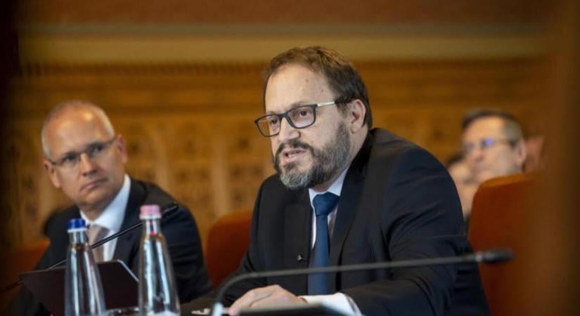 A fideszes nyerészkedések megszüntetéséből jutott iskolakezdési támogatásra, áfamentes gyógyszerekre