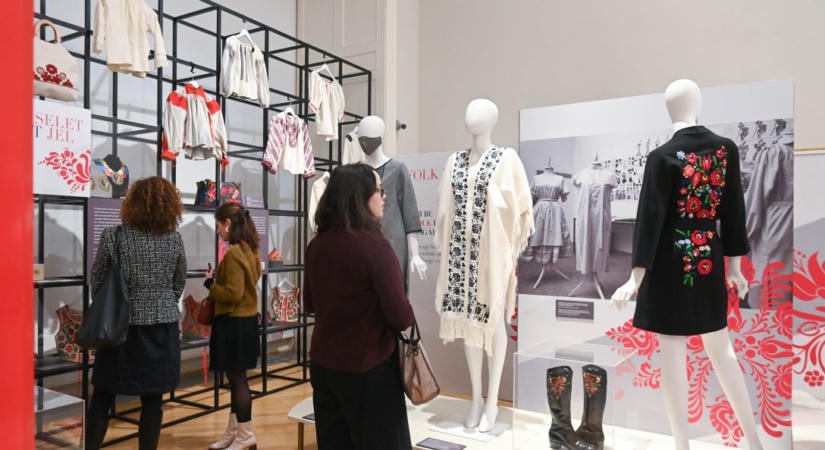 Interaktív tárlatvezetés a Folk Fashion kiállításon