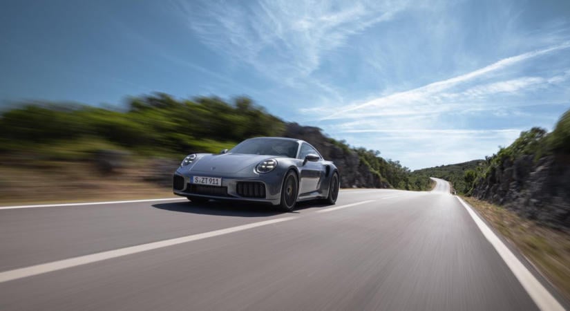 Zuhannak a Porsche eladásai, de a 911-es még mindig sláger