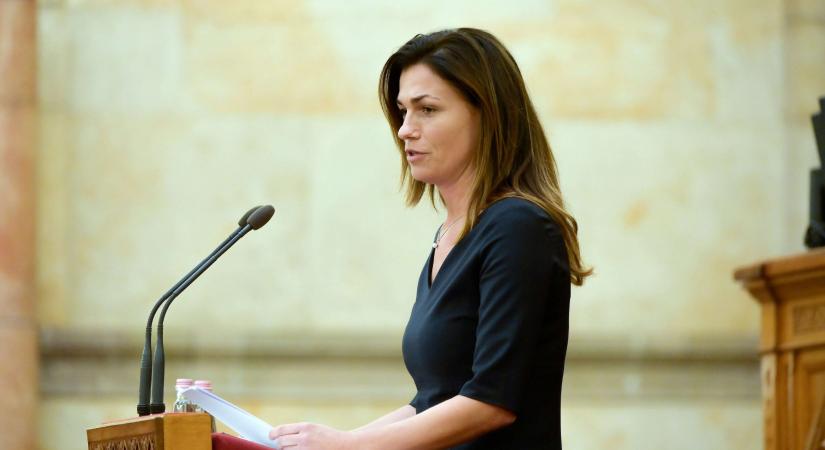 Varga Judit rendkívüli ülést hívott össze a közösségi média ügyében