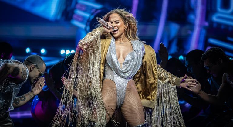 Az egész világ Jennifer Lopez lábai előtt hever, és még a fiatalok is megirigyelnék külsejét