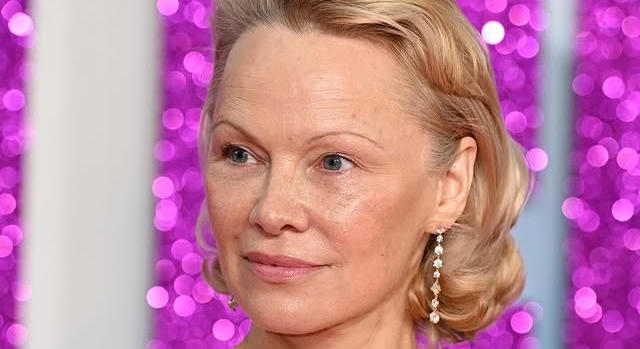 10 évet adtak neki, most mégis itt van, és őszintén beszél súlyos betegségéről Pamela Anderson