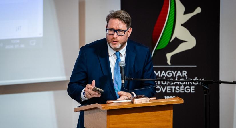 A bizalmatlansági indítvány ellenére Szöllősi György maradt a Magyar Sportújságírók Szövetségének elnöke