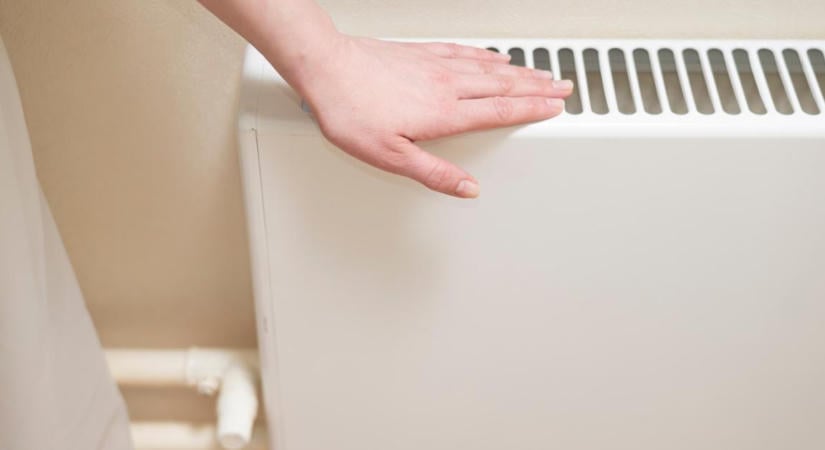 Ontani kezdték a meleget a fűtéscsövek egy dunántúli lakótelepen a hőségriadóban