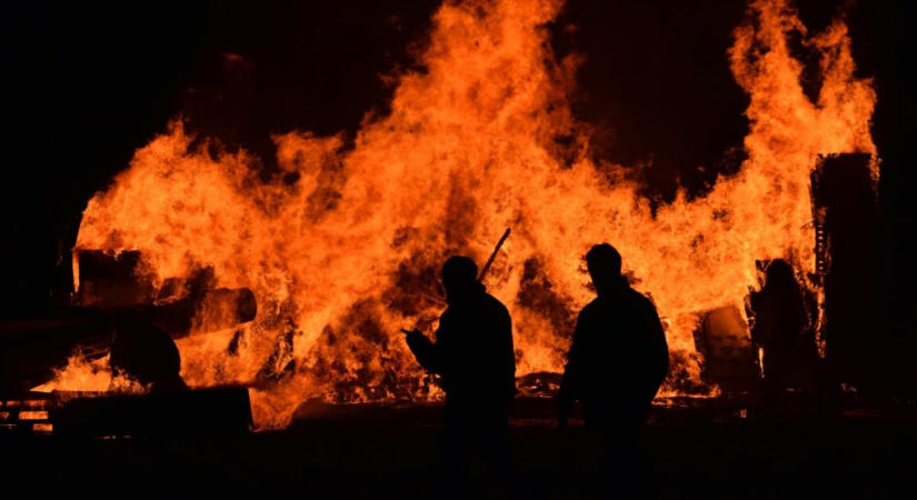 Hatalmas erdőtűz tombol Belgiumban, a lángok már a német határt fenyegetik