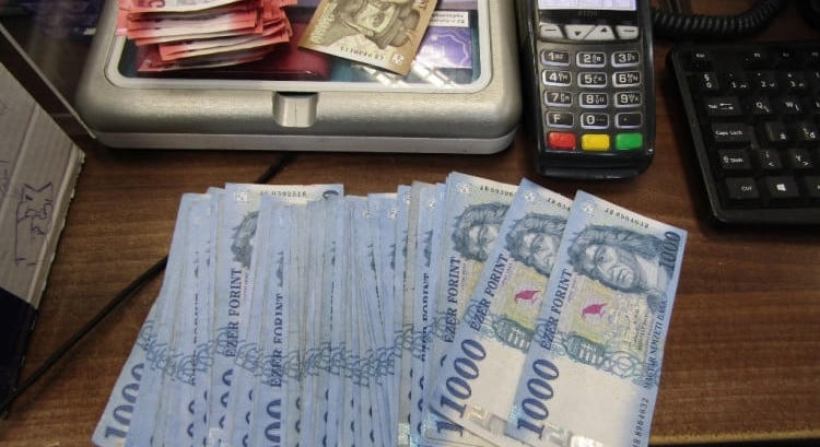 Orvosi fecskendővel raboltak ki egy dohányboltot Salgótarjánban