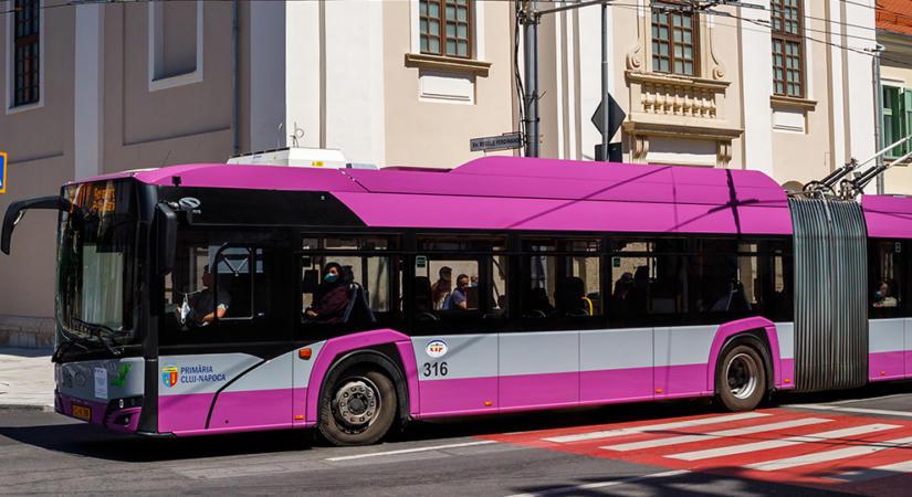 Dulakodás tört ki egy kolozsvári trolibuszon, egy nő kalapácsot vett elő (VIDEÓ)