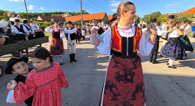 Két évente van ilyen a községben: közel félszáz család kapcsolódott be a vidám rendezvénybe (képgaléria)