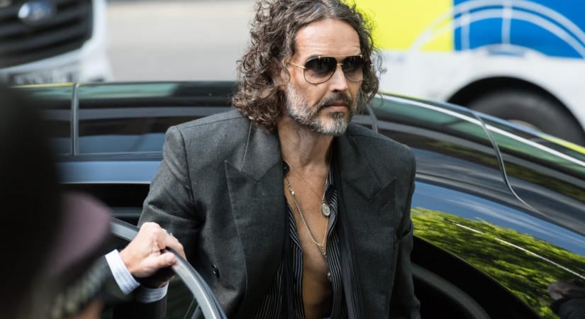Takaríts fel magad után – mondta egy nőnek Russell Brand, miután állítólag megerőszakolta