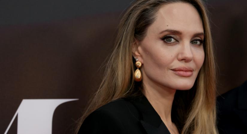Íme Angelina Jolie legendás ruhája, ami ikonná tette őt a vörös szőnyegen