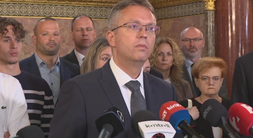 Seszták Miklós és Hankó Balázs mentelmi jogát felfüggesztették – Hankó a Parlamentben várja a rendőröket