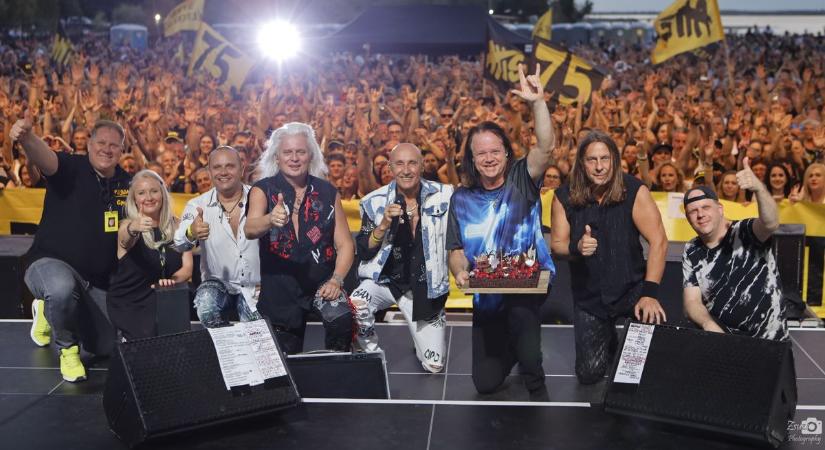 Tombolt a közönség Gárdonyban: ilyen volt az Edda koncert, Pataky Attila lapunknak is megszólalt, személyes üzenetet küldött! (galéria, videó)