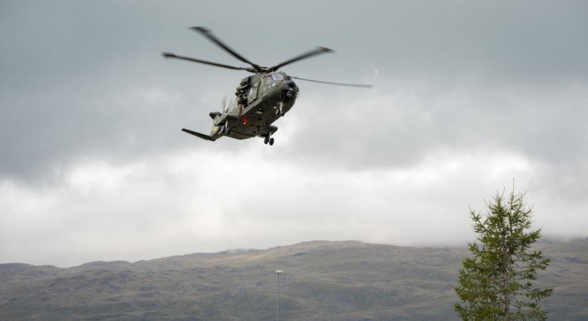 Háborognak a dánok, amiért egy orosz hadihajó jelzőrakétákat lőtt egy dán katonai helikopter felé