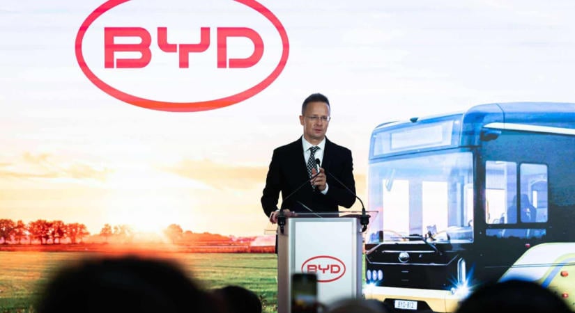 Szijjártó BYD-s munkája okán vizsgálódik a bizottság