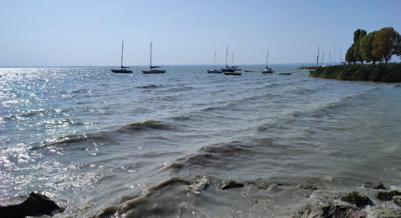 Valóságos özönvíz zúdult a Balatonra