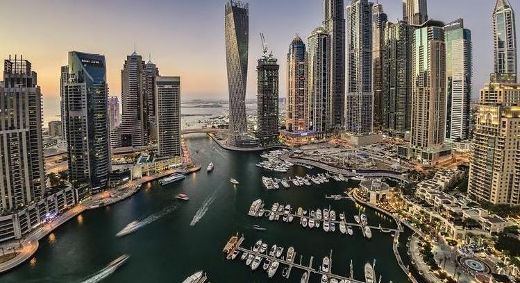 Bezuhant a turizmus: 260 ezer forintot fizet Dubaj, ha odautazol