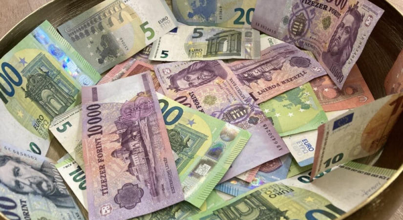 Devizapiac Július 27. – Erősödött a forint, az euró 360 alá került, a dollár is lefele halad