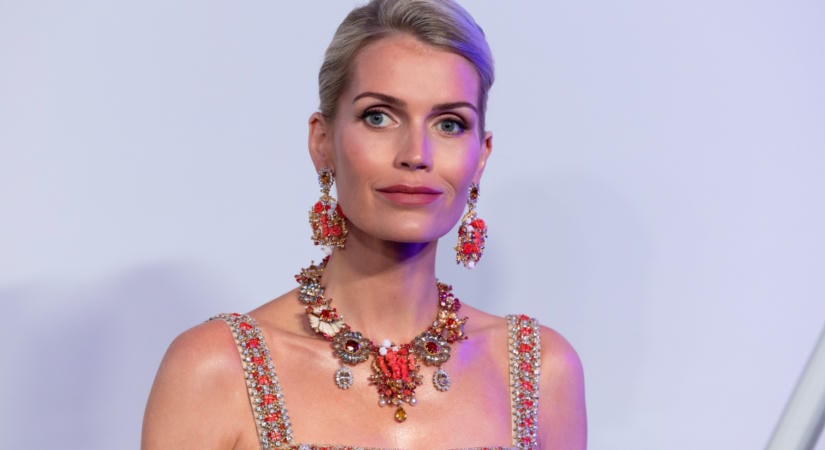 Diana hercegné unokahúga merész szettben tündökölt Milánóban, minden tekintet rászegeződött