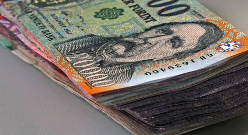 Magyarország: 740 600 forint az átlagkereset