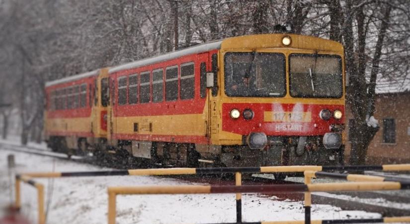 Menet közben meghibásodott a Balassagyarmatra tartó vonat