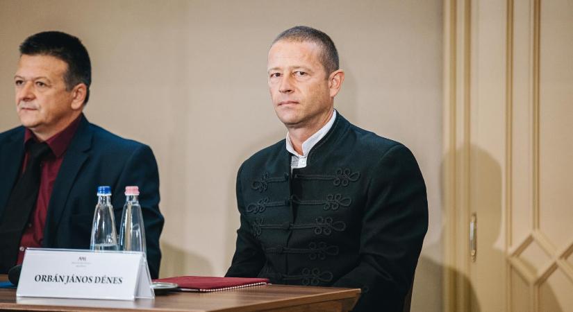Orbán János Dénes kilép a Magyar Művészeti Akadémiából, mert nem óhajt egy levegőt szívni L. Simon Lászlóval