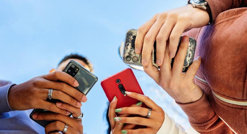 A cseh kormány is támogatja a mobiltelefonok betiltását az iskolákban