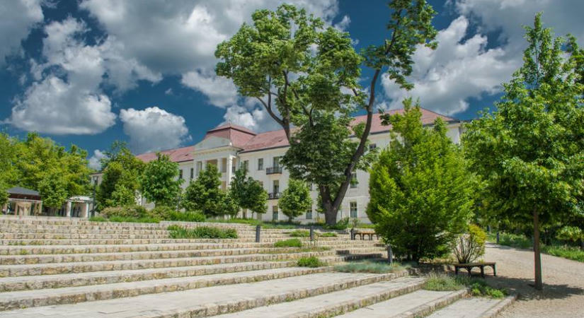 Ki jogosult az ingyenes balatonfüredi rehabilitációra? Így működik a TB-támogatott bejutás a szívszanatóriumba