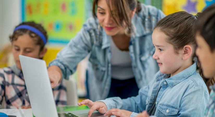 230 laptop iskolai AI-projektekre: elindult a Digitális Lépéselőny pályázat