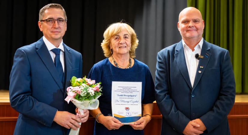 Akikre büszke lehet Fadd: diákokat és példamutató helyieket köszöntöttek – mutatjuk, ki lett a díszpolgár!