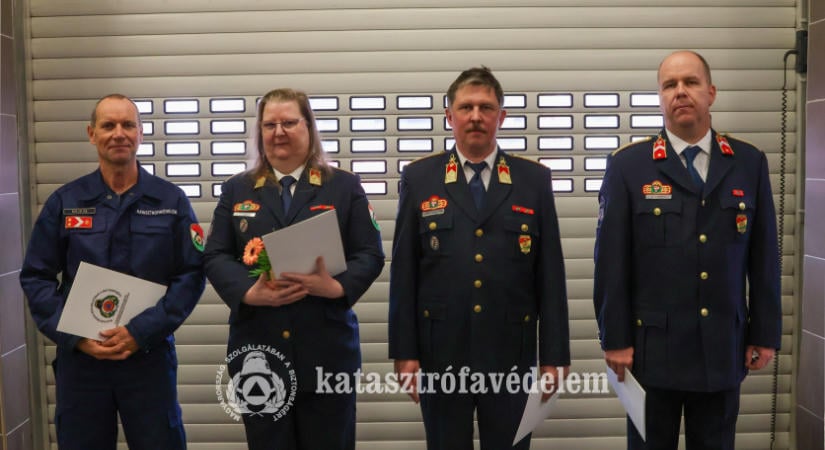Október 23-a alkalmából századossá léptették elő az esztergomi tűzoltóság rajparancsnokát